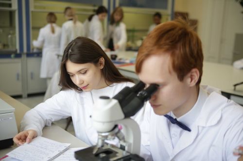 Учебные пособия, грибы и лазеры: определены победители конкурса внутренних грантов